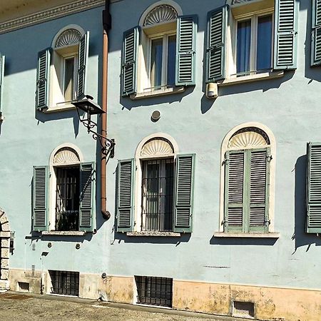 Luxury Lakeside Apartment Right On The Water Salò Buitenkant foto