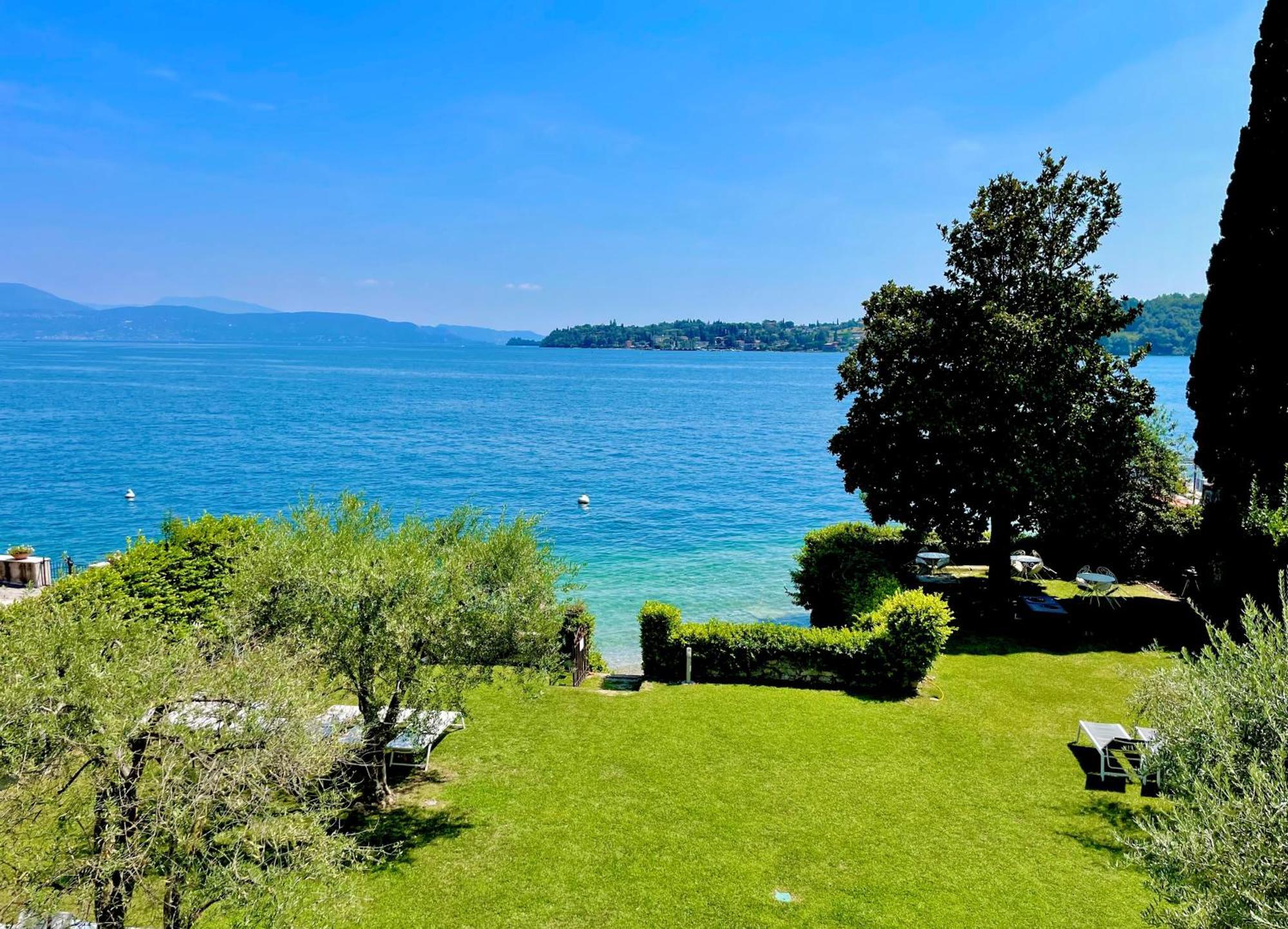Luxury Lakeside Apartment Right On The Water Salò Buitenkant foto