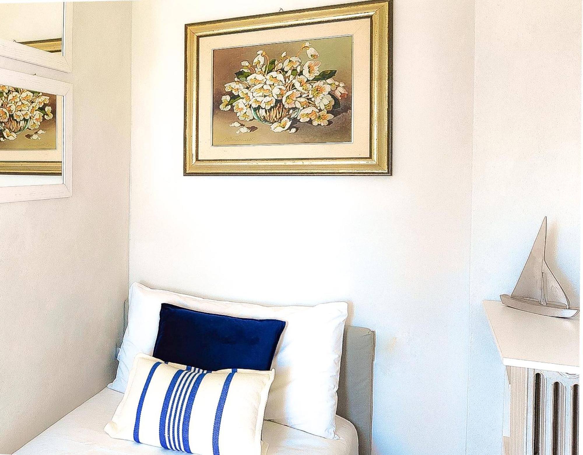 Luxury Lakeside Apartment Right On The Water Salò Buitenkant foto