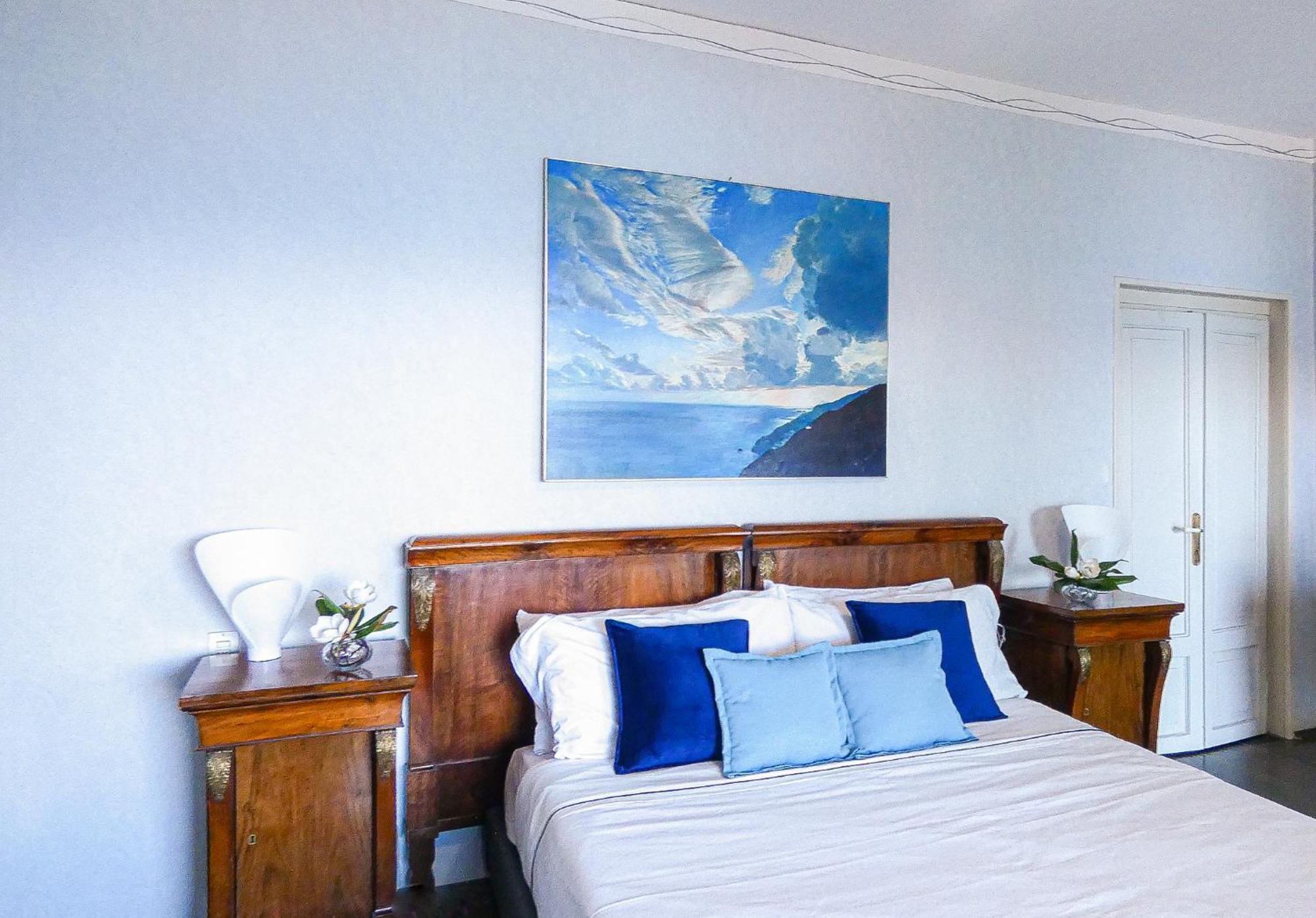 Luxury Lakeside Apartment Right On The Water Salò Buitenkant foto