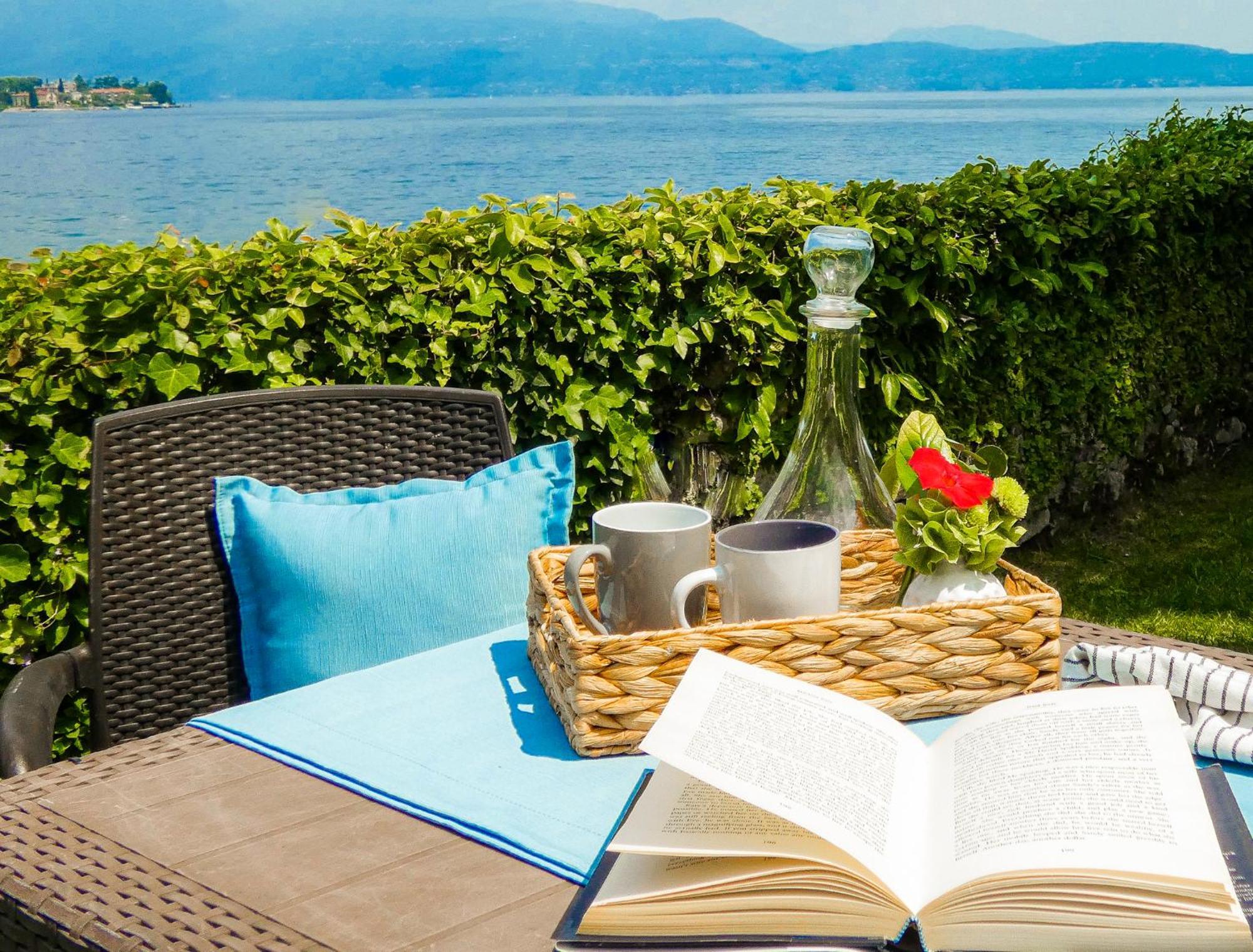 Luxury Lakeside Apartment Right On The Water Salò Buitenkant foto