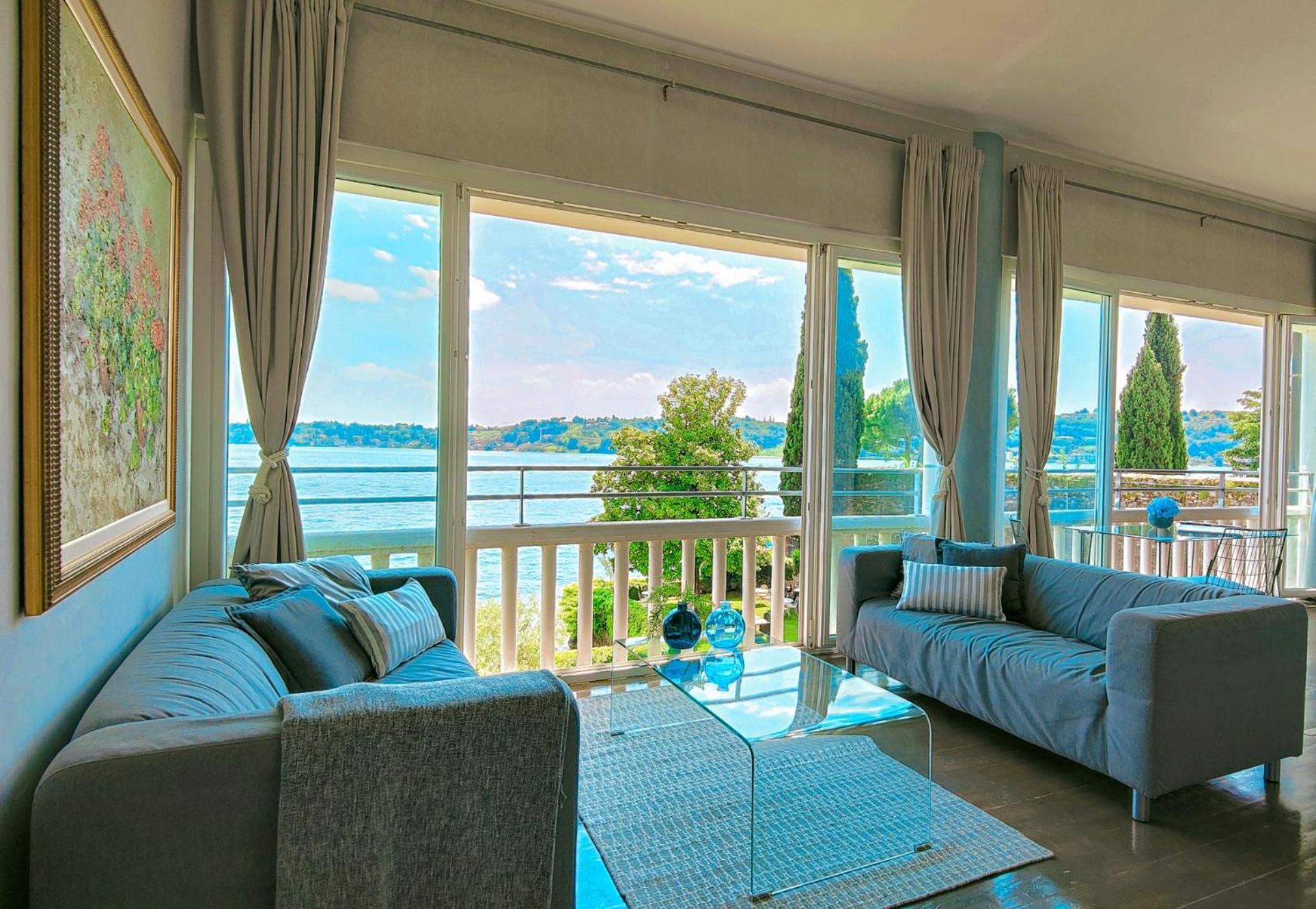 Luxury Lakeside Apartment Right On The Water Salò Buitenkant foto